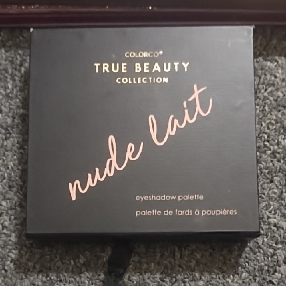 True Beauty Nude Lait Eyeshadow Palette